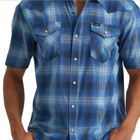 Wrangler Other - Wrangler Men’s Blue Plaid Short Sleeve Western Shirt. Size M. New with tag.